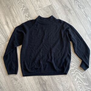 Crew neck black sweater